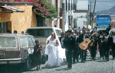 Mexican wedding with Mariachi band
