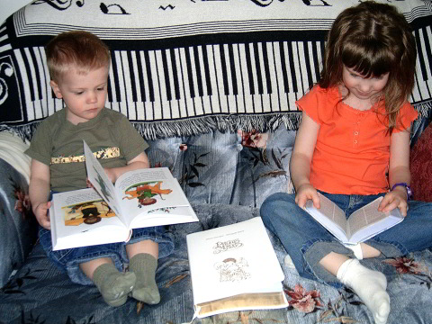 Nathanael and Hannah reading their Bibles