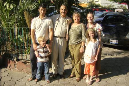 Shari and the kids with Lisandro, Lupita and son Mario